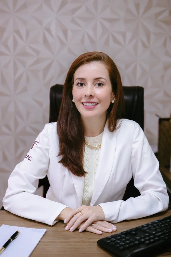 Dra. Monyque Cunha Trindade no consultório